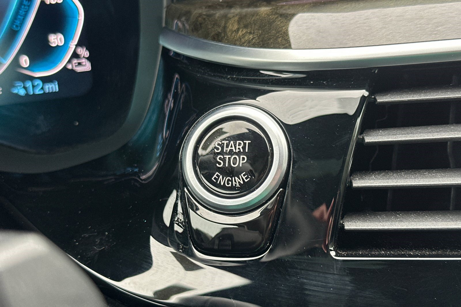 Certified 2023 BMW 530e w/ M Sport Package image 24