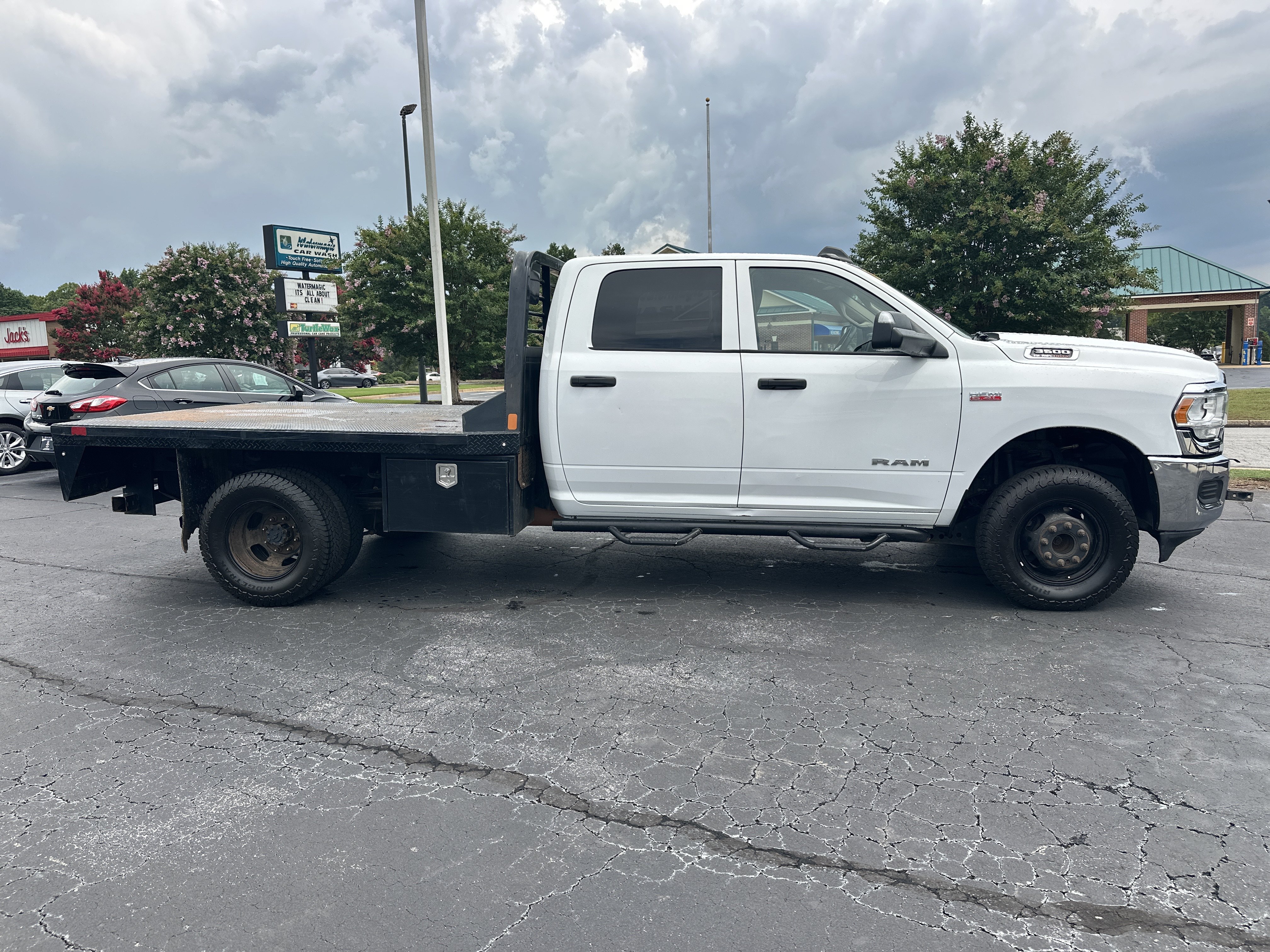 Used 2020 RAM 3500 Tradesman w/ Chrome Appearance Group AWD/4WD image 9