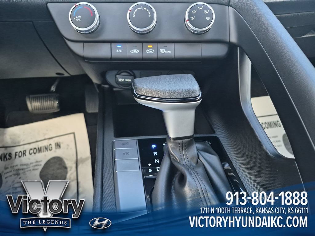 Used 2025 Hyundai Elantra SE FWD image 18