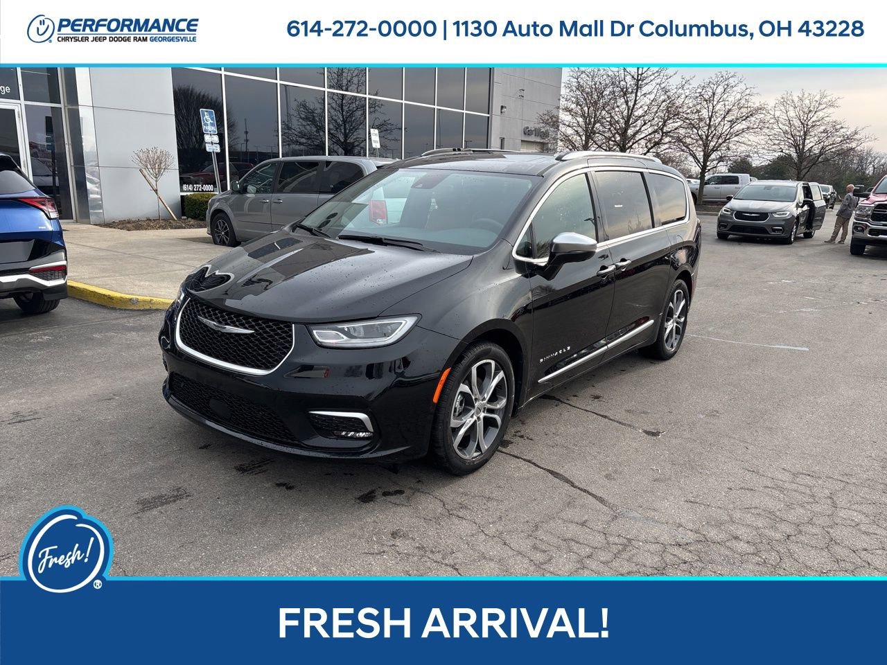 Used 2025 Chrysler Pacifica Pinnacle w/ Trailer Tow Group image 8