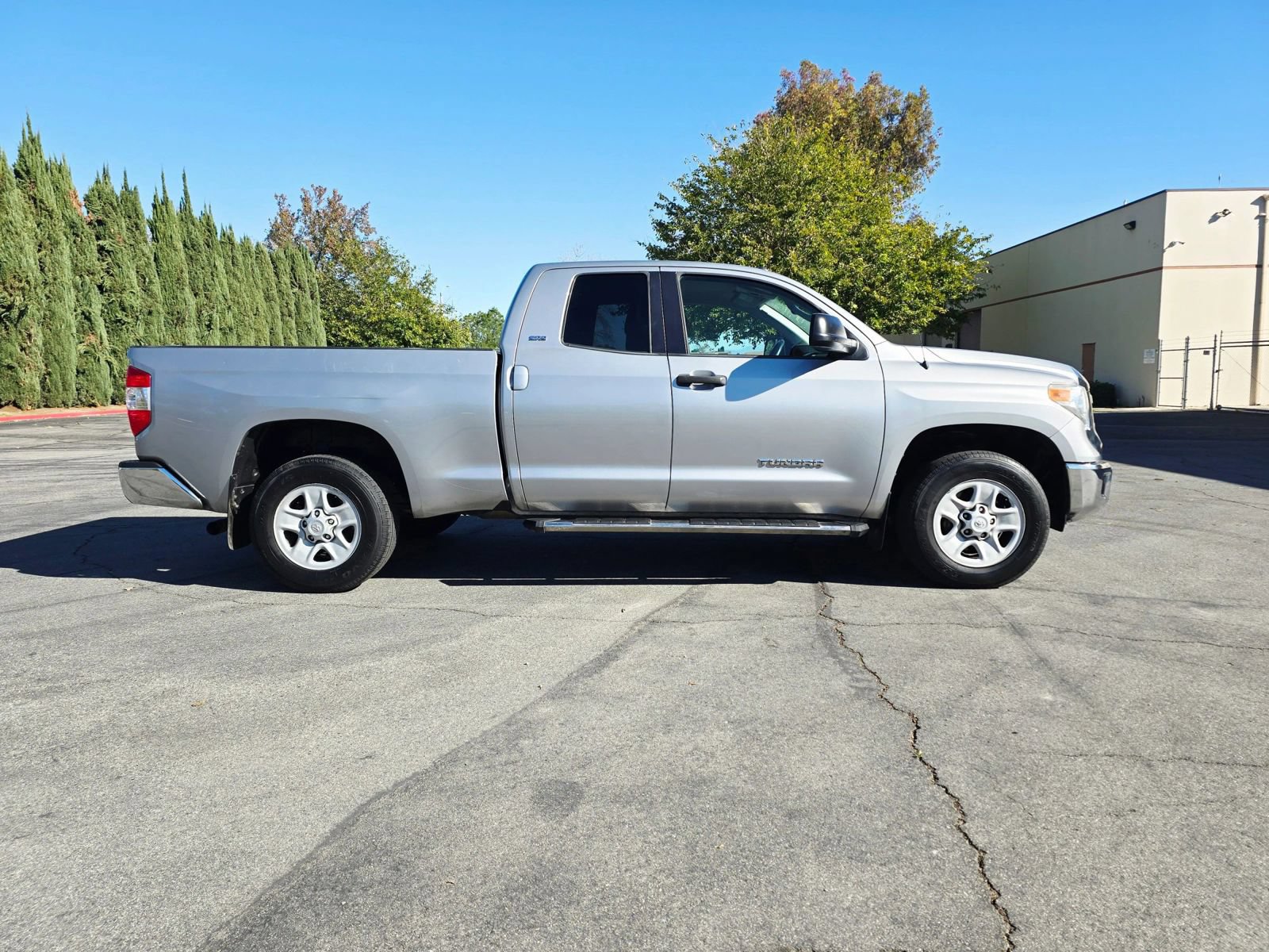 Used 2017 Toyota Tundra SR5 w/ SR5 Upgrade Package RWD image 4