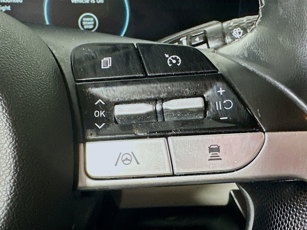 Used 2022 Hyundai Elantra Limited w/ Winter Weather Package FWD image 23