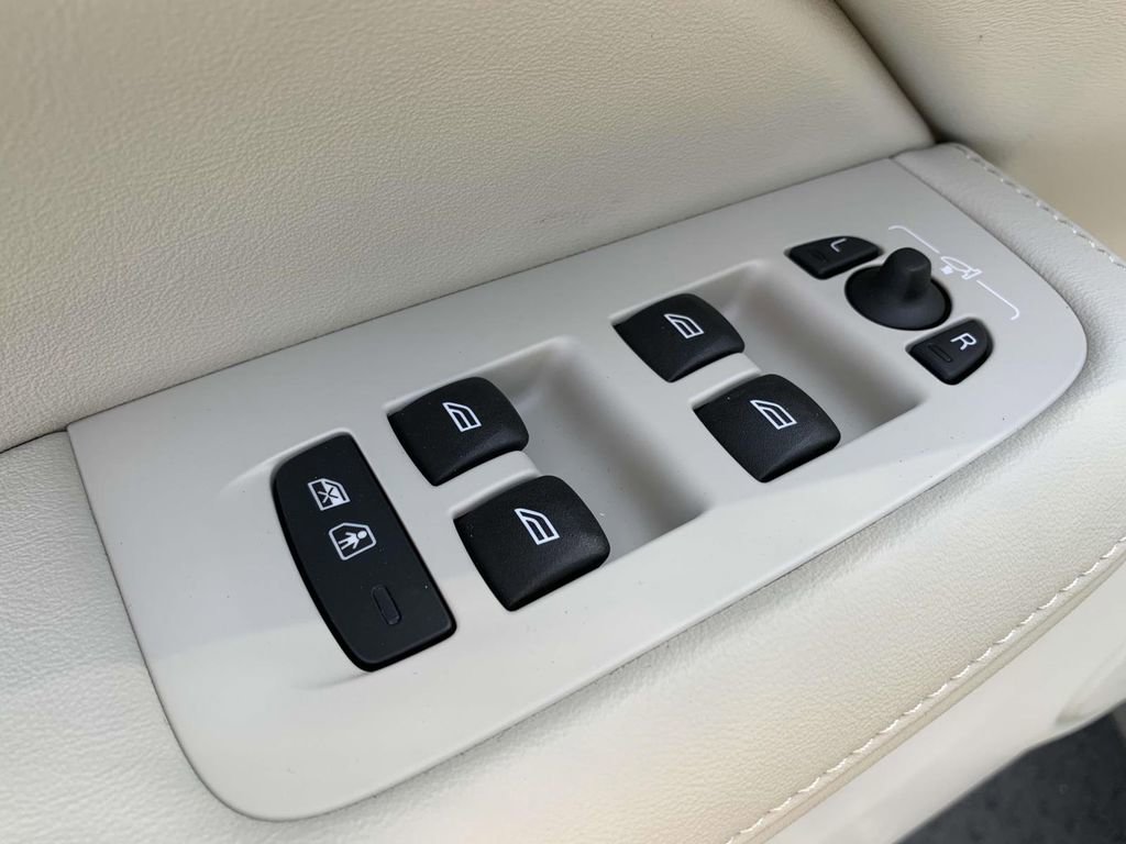 New 2025 Volvo V60 B5 Cross Country Plus w/ Protection Package Premier image 3