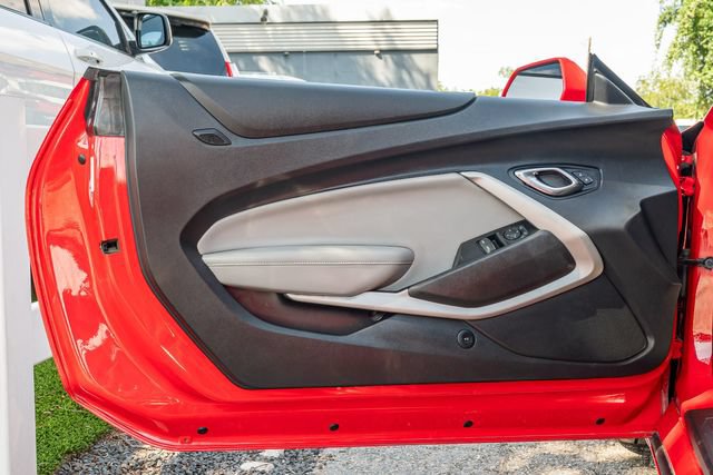 Used 2018 Chevrolet Camaro SS RWD image 17