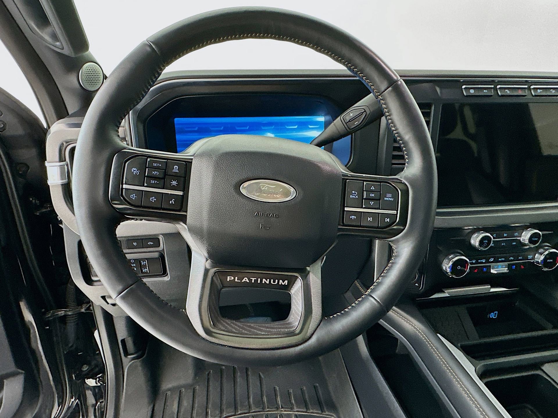 Used 2024 Ford F250 Platinum w/ FX4 Off-Road Package AWD/4WD image 12