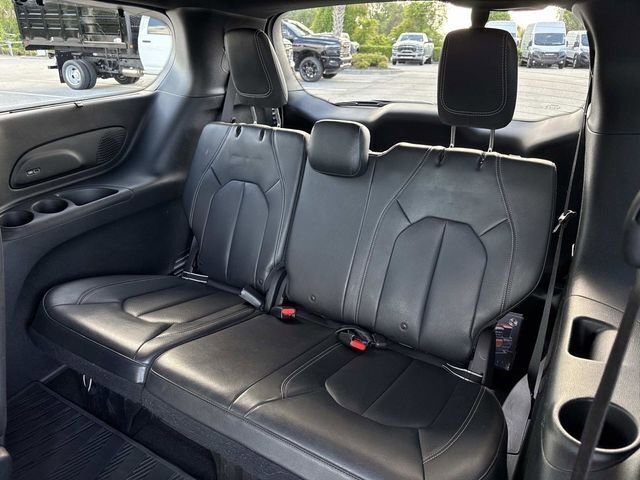 Used 2018 Chrysler Pacifica Touring-L Plus FWD image 11