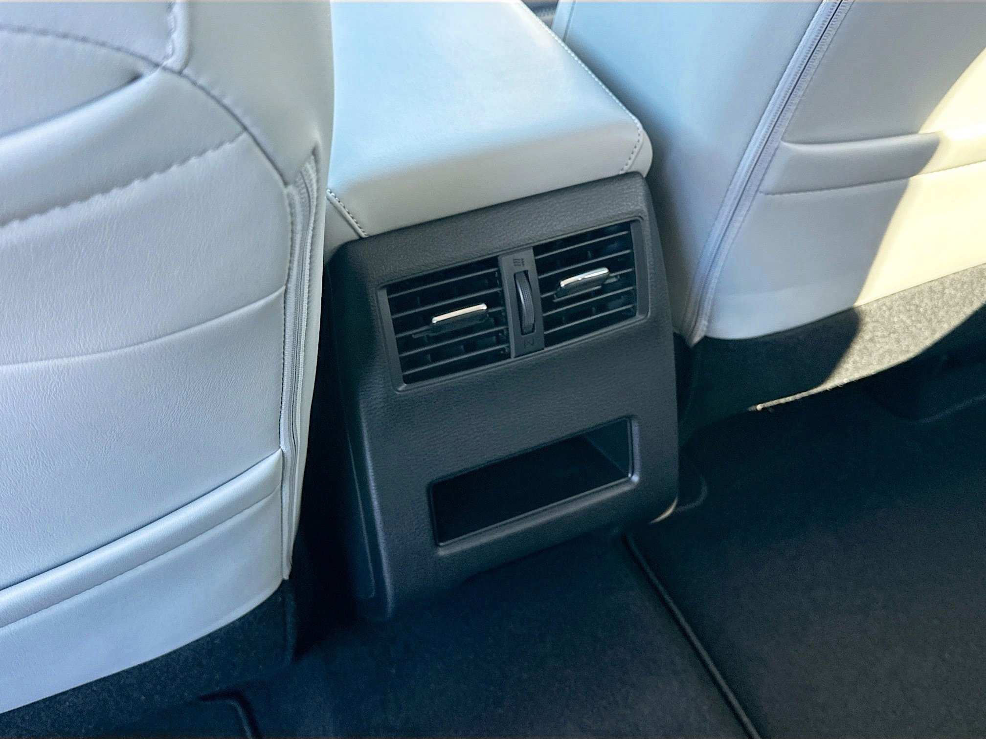 New 2026 Mitsubishi Outlander SE image 19