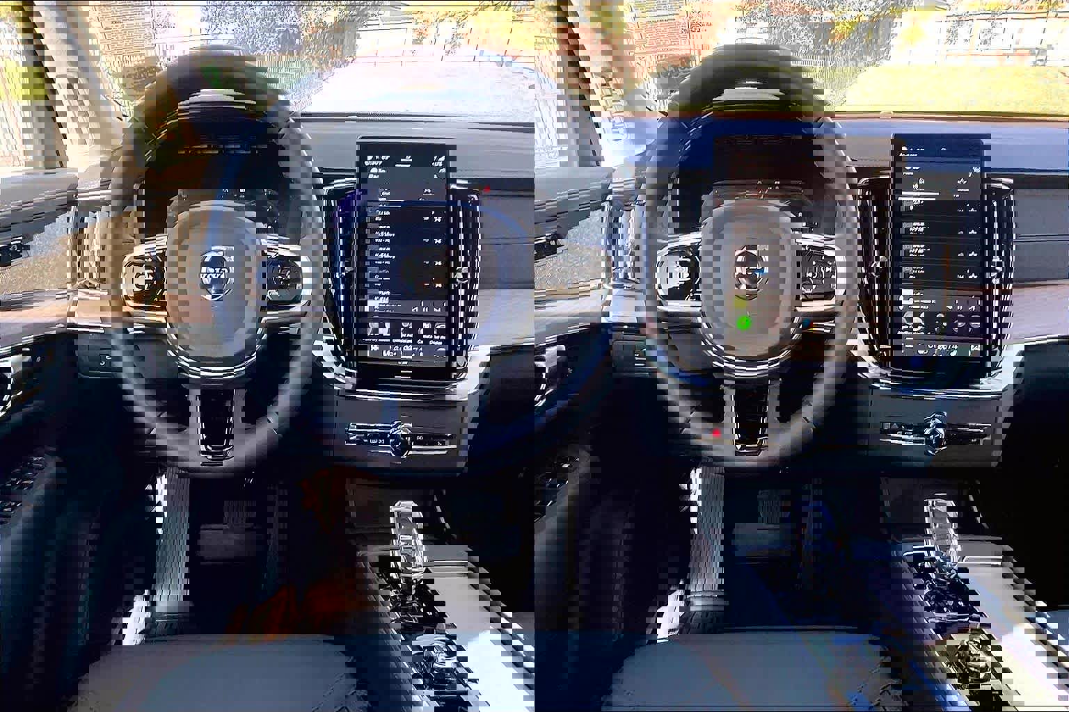 Used 2025 Volvo XC90 B6 Core w/ Protection Package Premier image 8