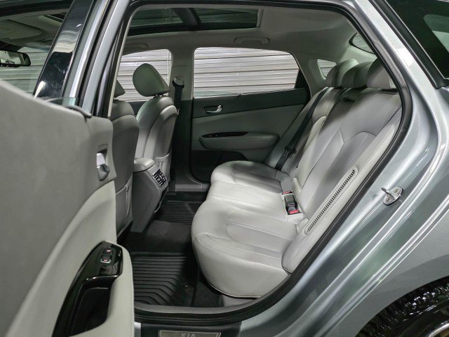 Used 2017 Kia Optima EX w/ Technology Package image 16