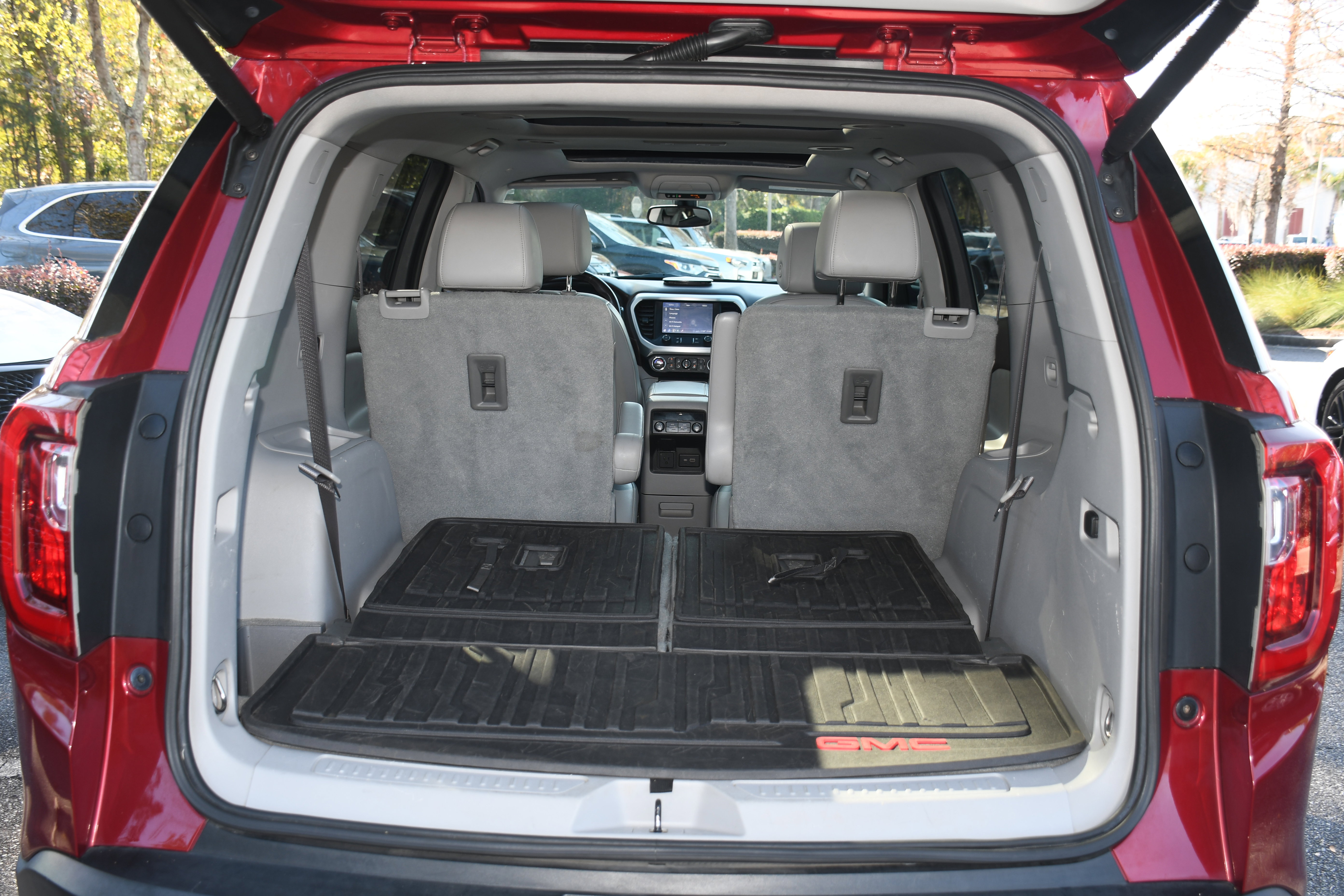 Used 2020 GMC Acadia SLT w/ Premium Package image 20