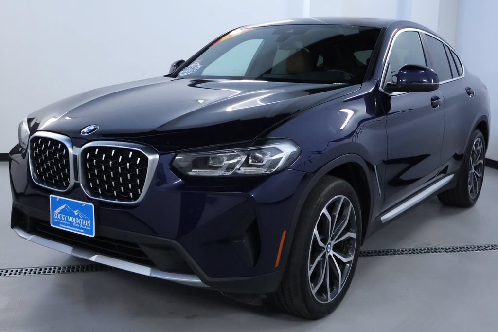 Used 2022 BMW X4 xDrive30i AWD/4WD image 3