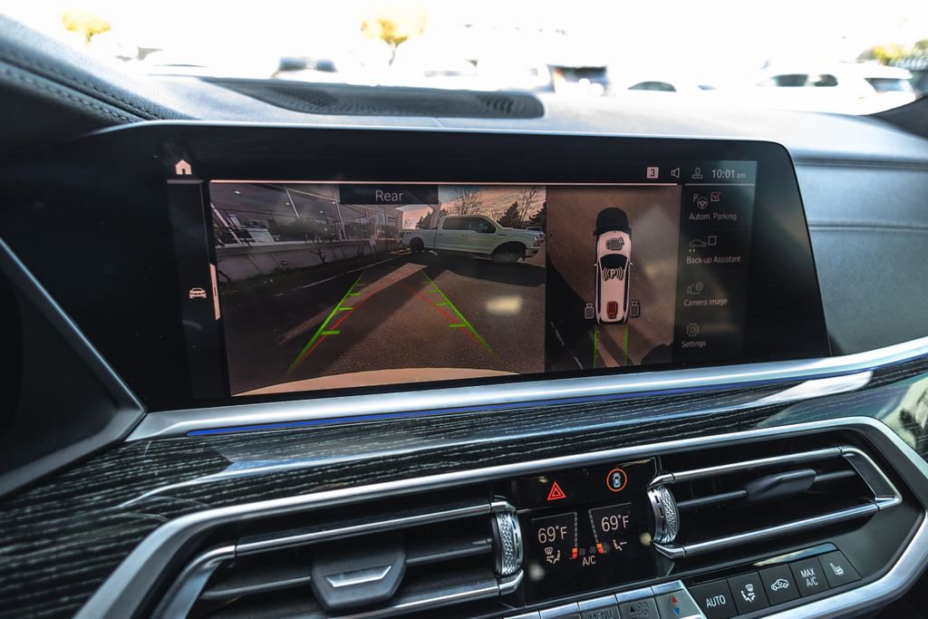 Used 2022 BMW X7 M50i w/ Cold Weather Package AWD/4WD image 17