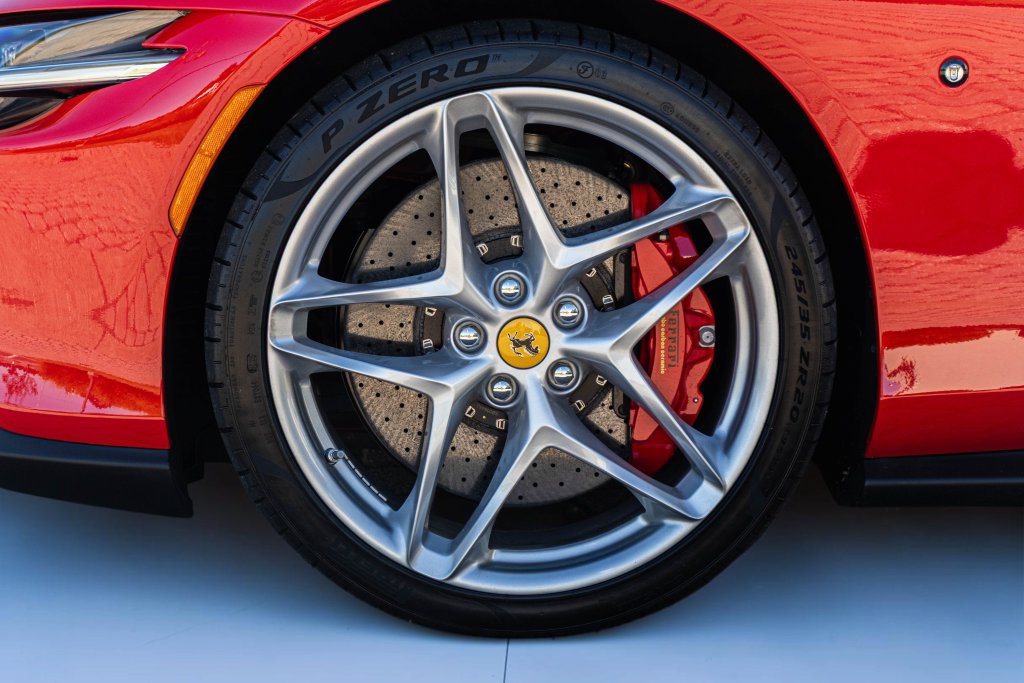 Certified 2025 Ferrari Roma Spider RWD image 63