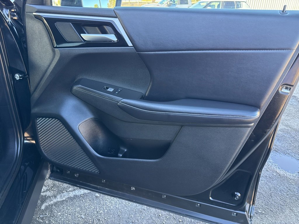 Used 2024 Mitsubishi Outlander SE image 32