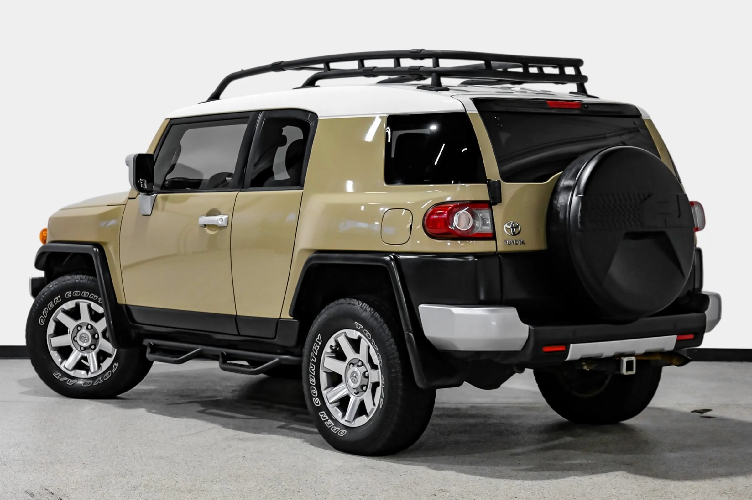 Used 2014 Toyota FJ Cruiser 4WD w/ Upgrade Package image 8