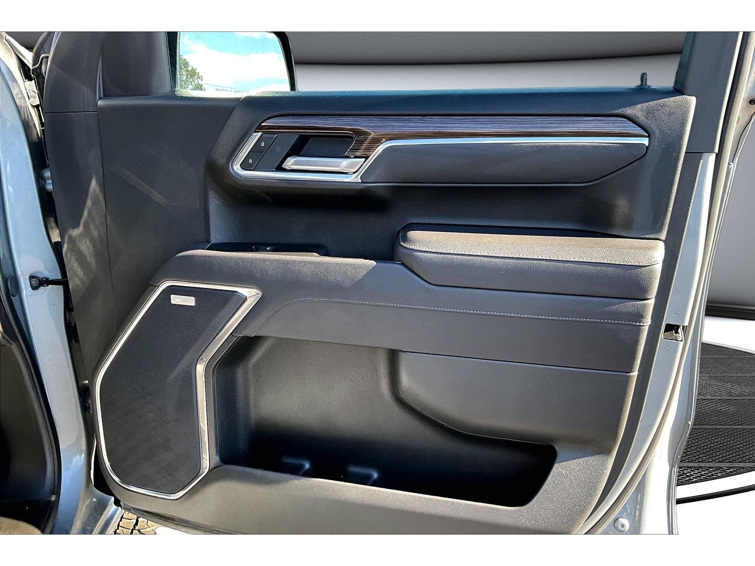 Used 2025 Chevrolet Silverado 1500 LT Trail Boss w/ Convenience Package II AWD/4WD image 46