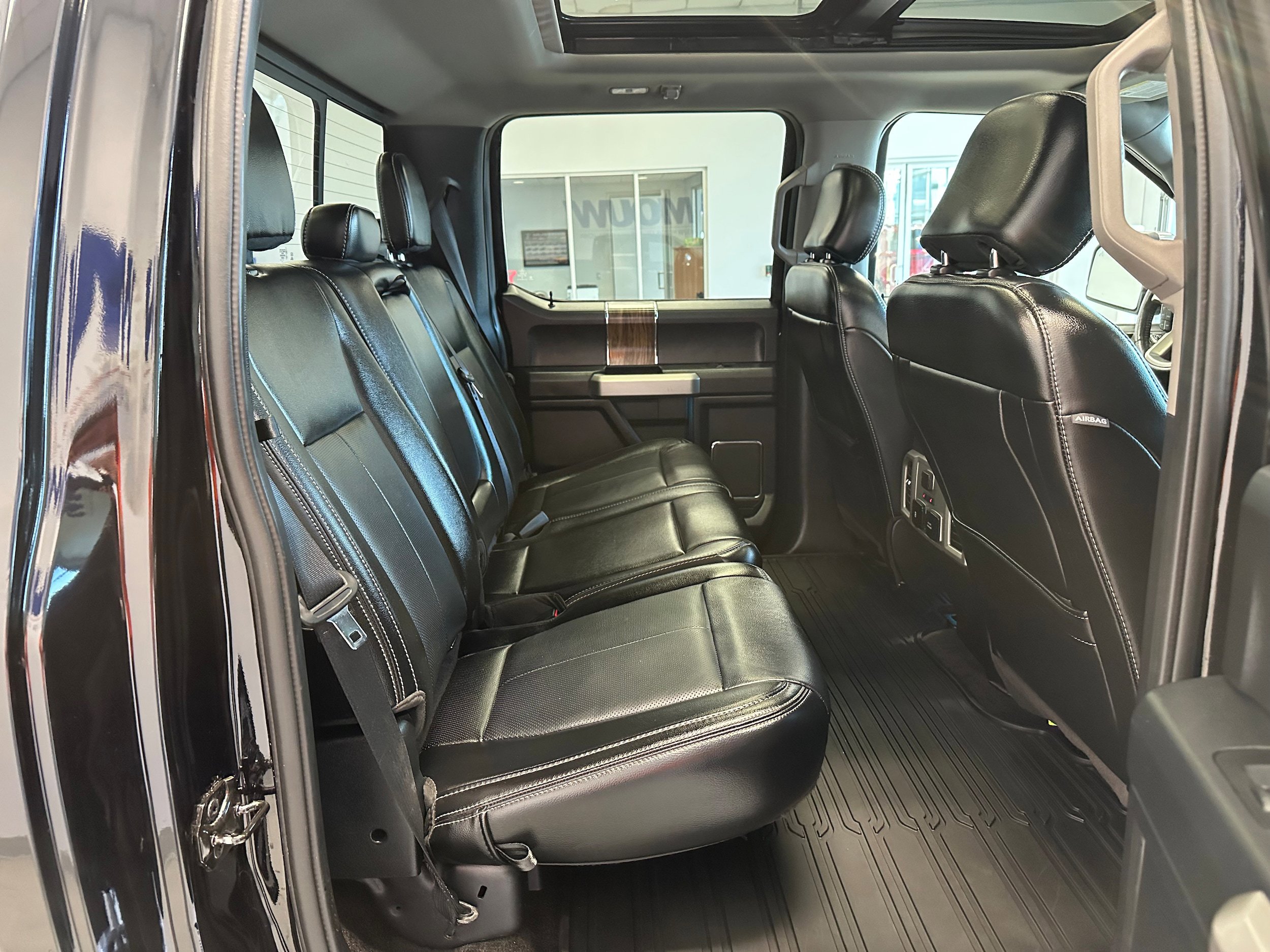 Used 2019 Ford F150 Lariat w/ Equipment Group 502A Luxury AWD/4WD image 14