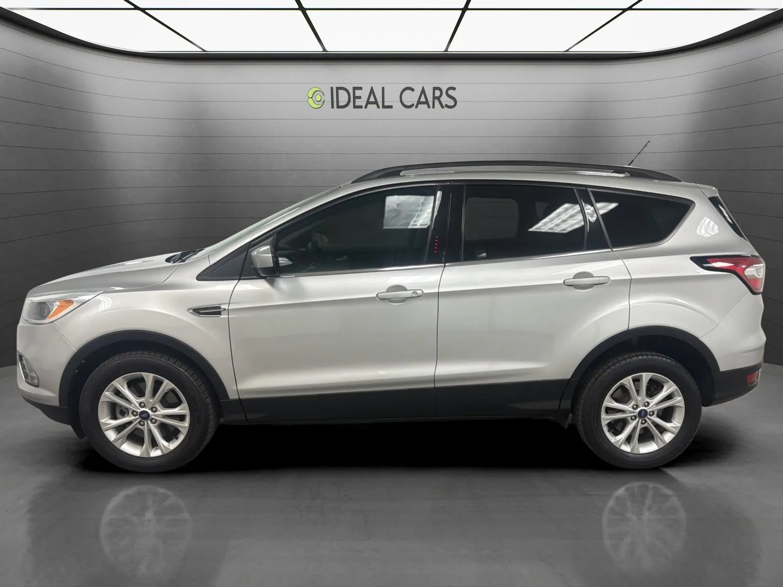 Used 2018 Ford Escape SE w/ Ford Safe & Smart Package AWD/4WD image 8