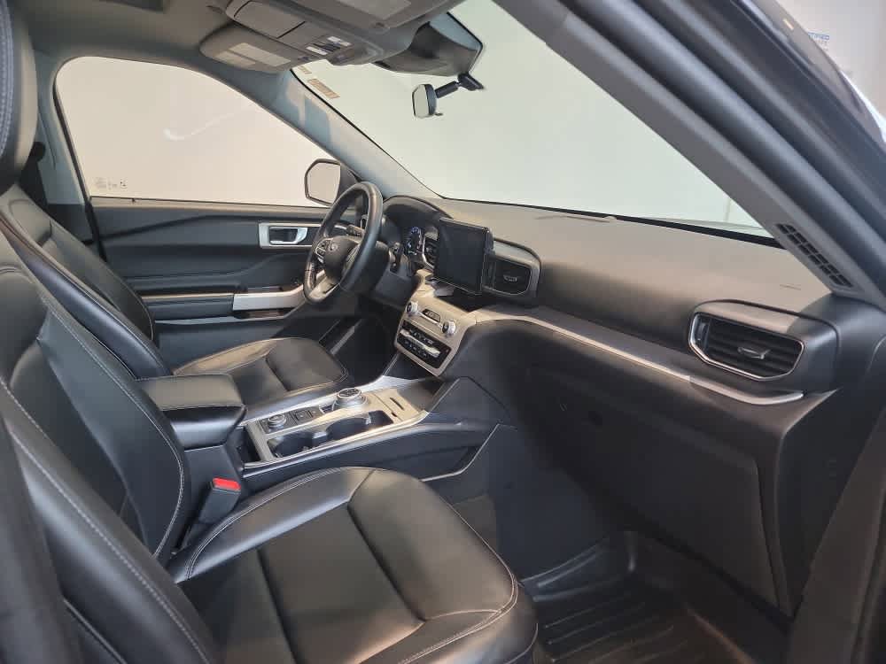 Used 2023 Ford Explorer XLT w/ Equipment Group 202A image 18