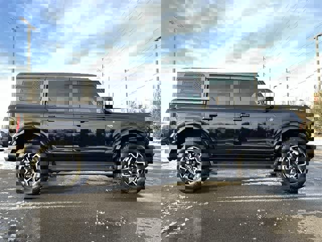 Used 2025 Ford Bronco Outer Banks image 3