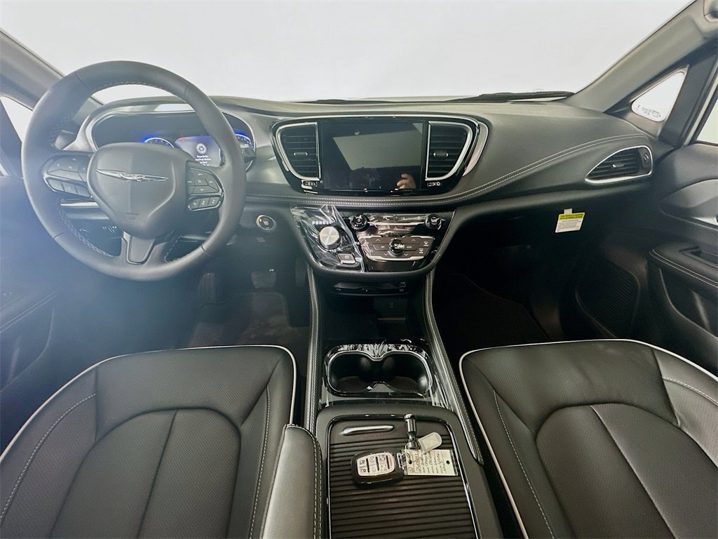 New 2026 Chrysler Pacifica Limited image 9