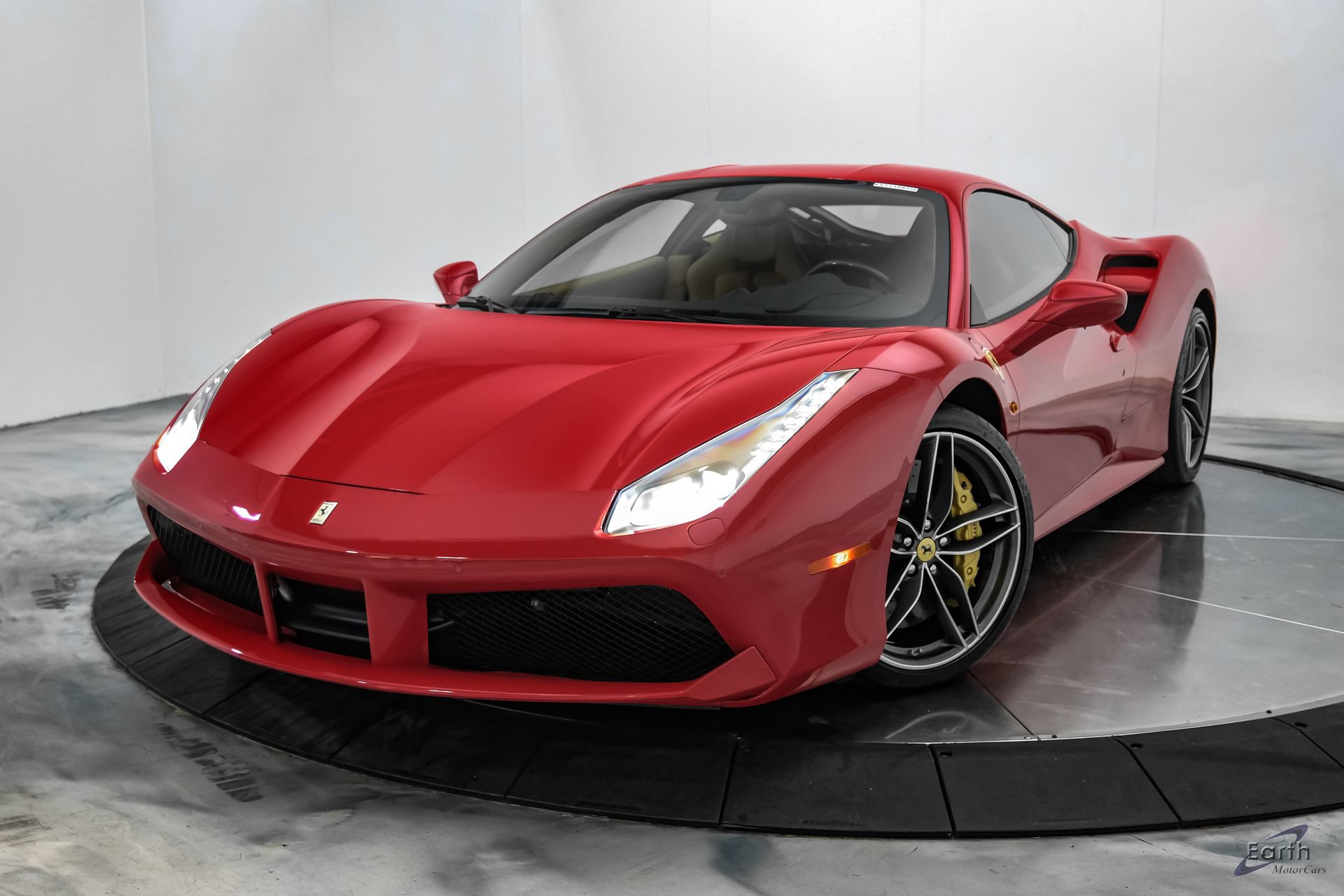 Used 2017 Ferrari 488 GTB RWD image 6