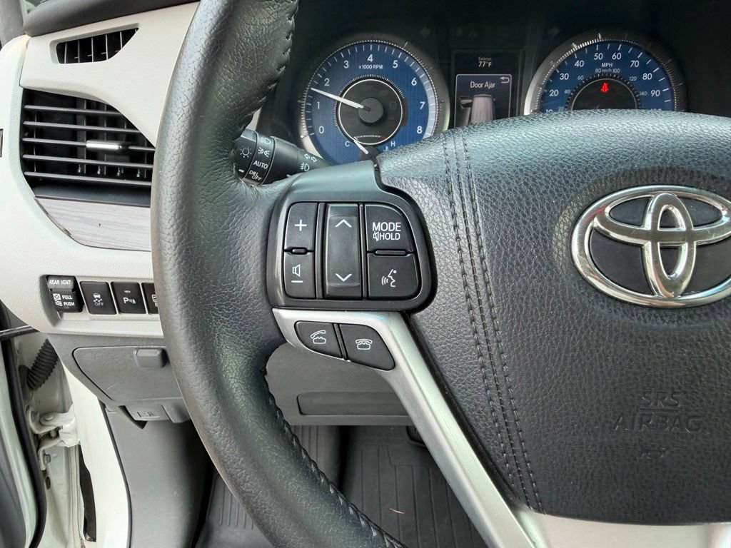 Used 2015 Toyota Sienna XLE w/ XLE Navigation Package FWD image 17