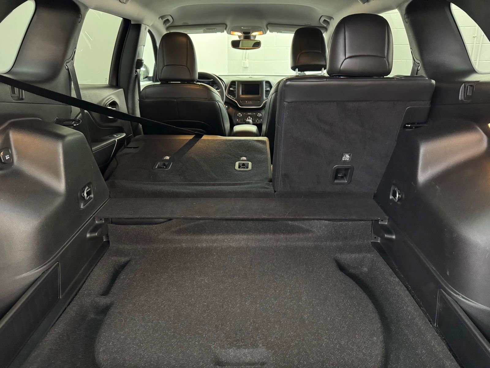 Used 2019 Jeep Cherokee Latitude Plus w/ Comfort/Convenience Group image 37