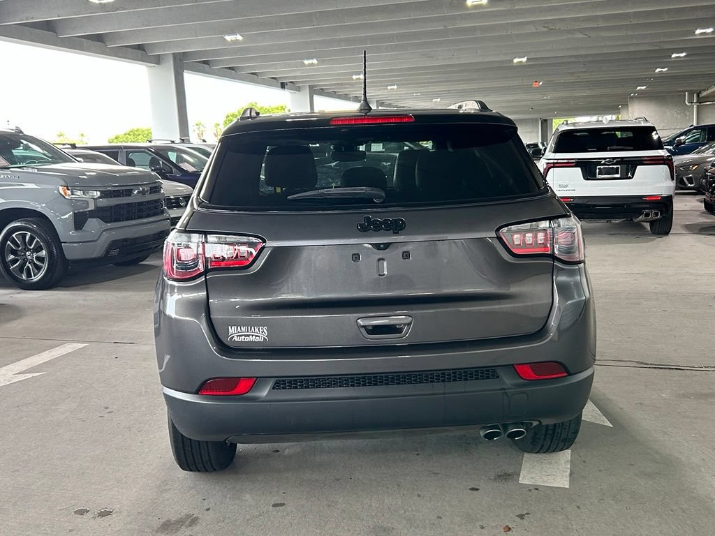 Used 2022 Jeep Compass Latitude FWD image 4
