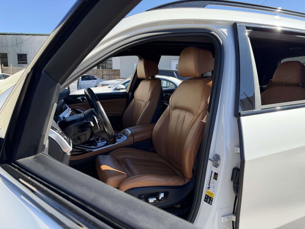 Used 2020 BMW X7 M50i w/ Executive Package AWD/4WD image 23