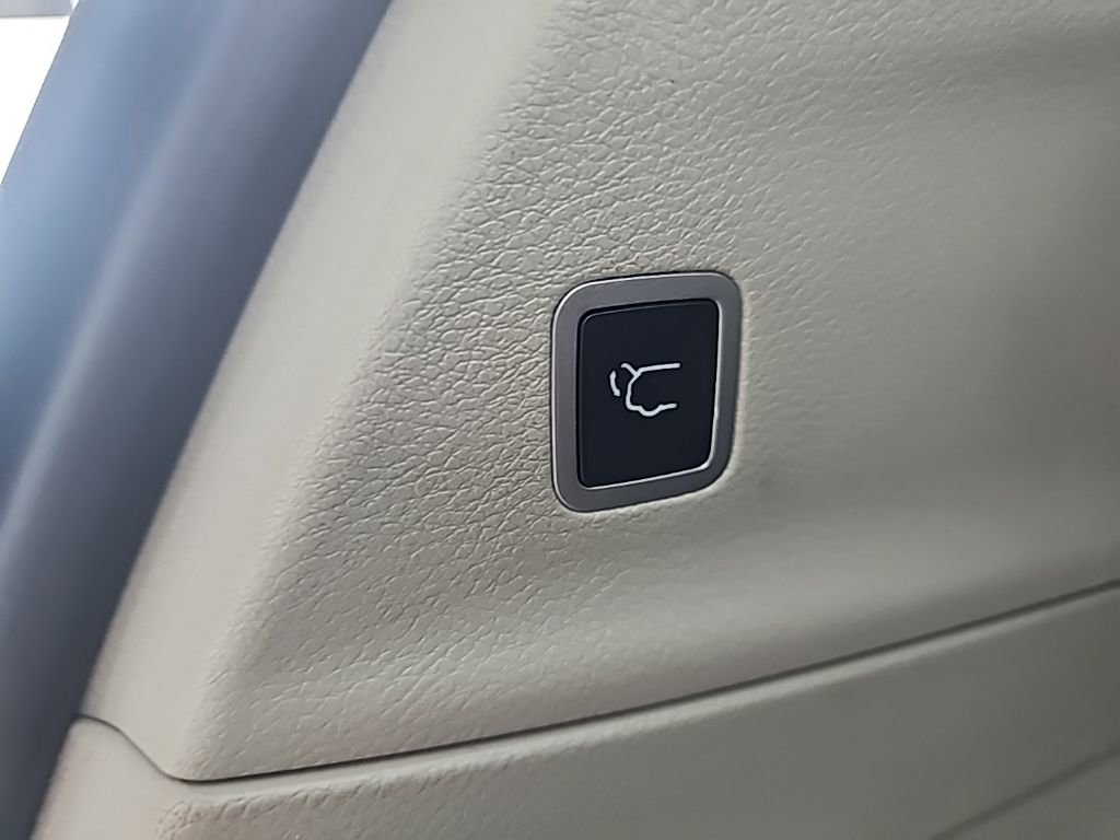Used 2024 Chrysler Pacifica Touring-L image 34