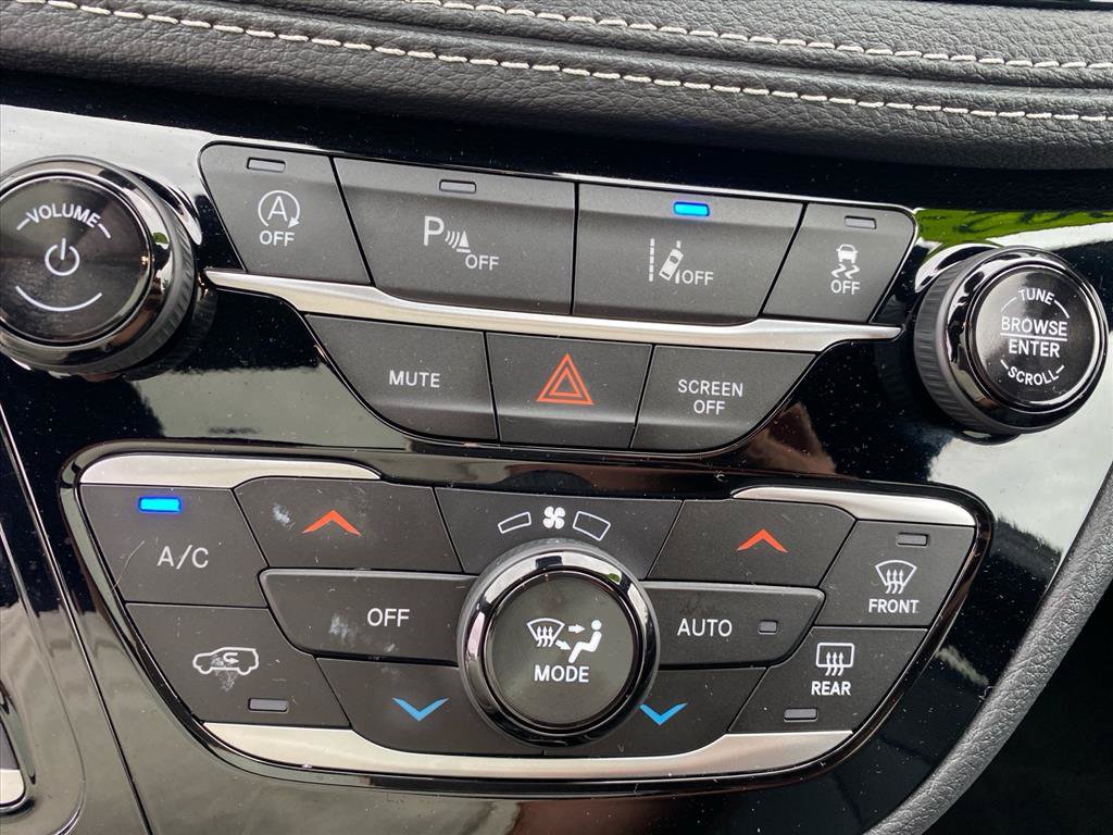 Used 2025 Chrysler Pacifica Limited FWD image 13