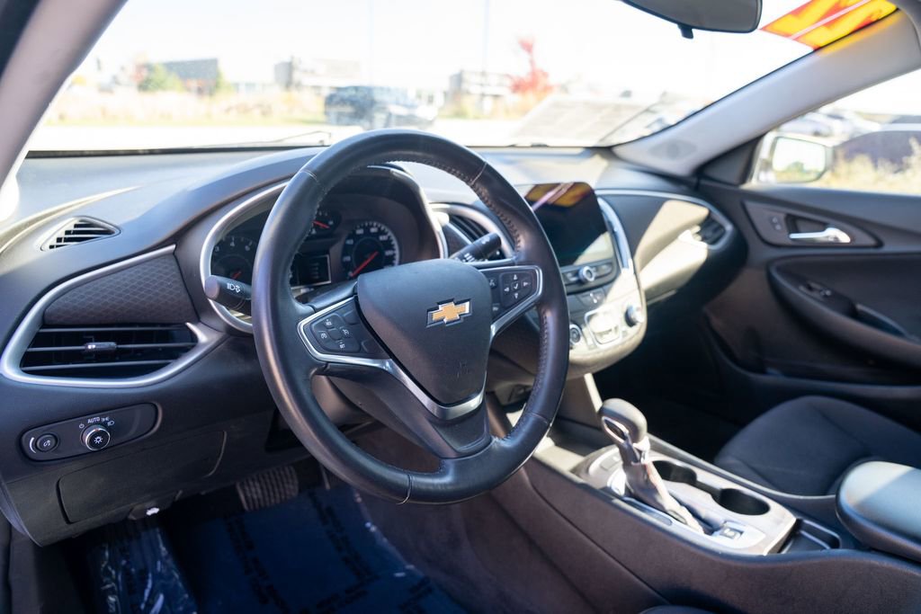 Used 2022 Chevrolet Malibu RS image 18
