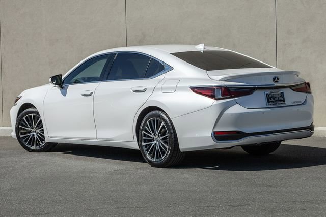 Used 2024 Lexus ES 300h w/ Premium Package FWD image 3