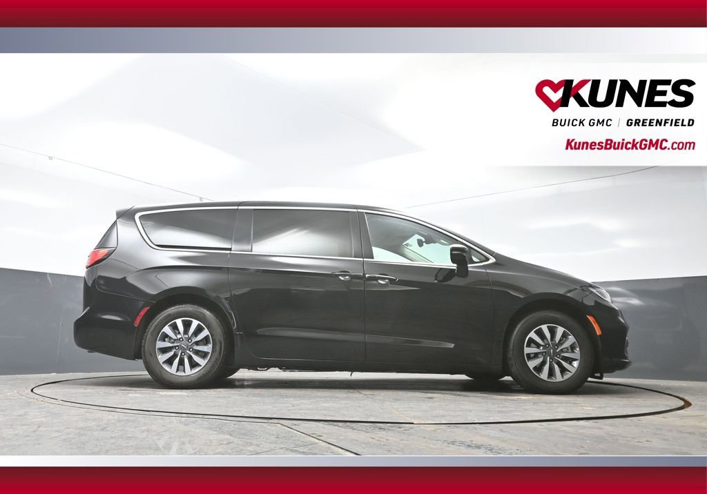 Used 2024 Chrysler Pacifica Limited FWD image 47