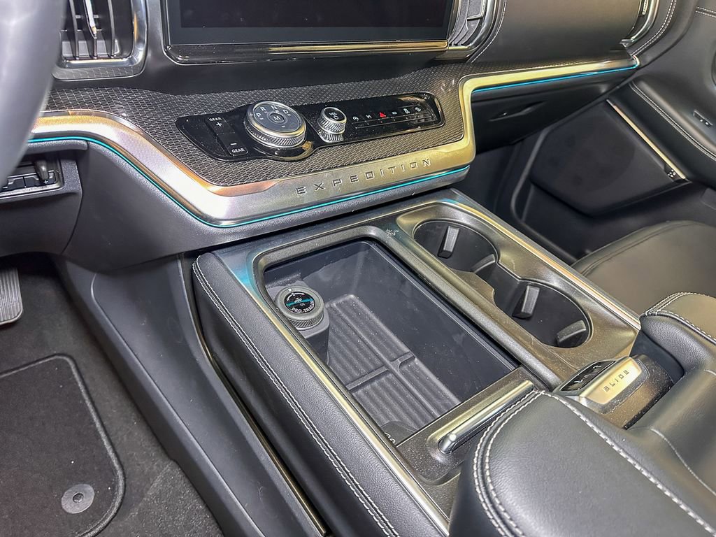 New 2026 Ford Expedition Platinum w/ Stealth Performance Package image 39