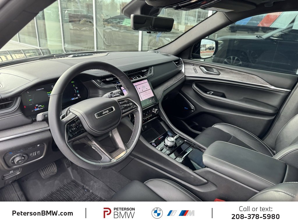 Used 2024 Jeep Grand Cherokee Overland w/ Luxury Tech Group IV image 16