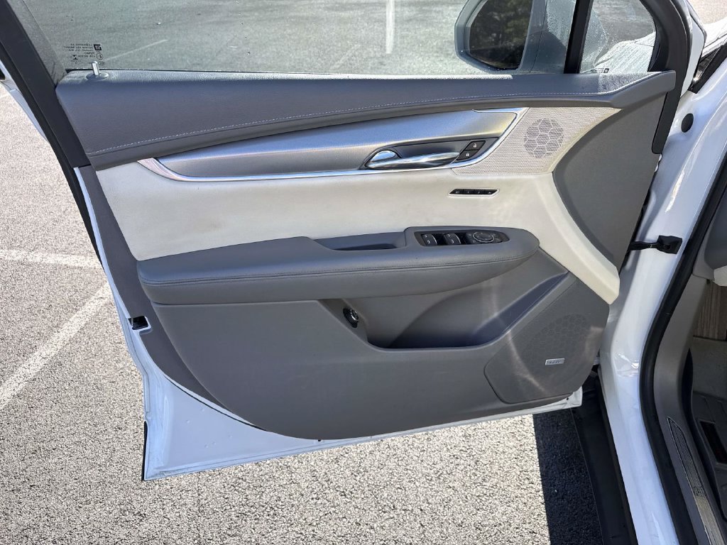 Used 2017 Cadillac XT5 Premium Luxury w/ Driver Assist Package FWD image 28
