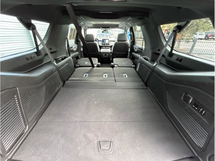 Used 2023 Chevrolet Suburban RST w/ Luxury Package image 30