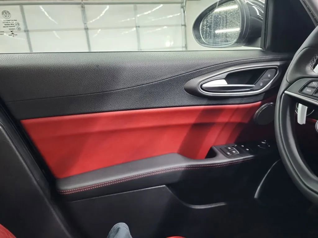Used 2019 Alfa Romeo Giulia Ti Sport w/ Quick Order Package 22U Sport RWD image 17