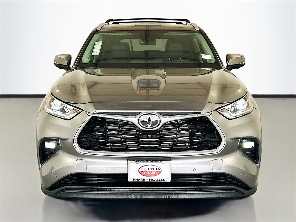 New 2026 Toyota Highlander Limited image 2