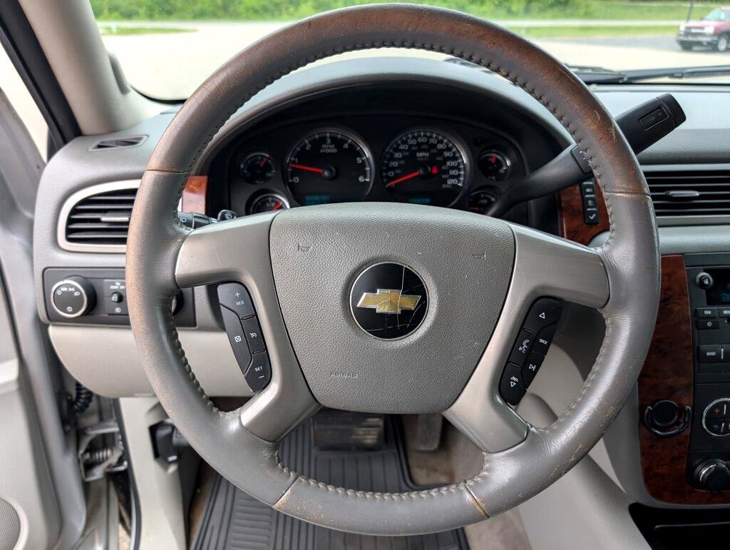 Used 2012 Chevrolet Suburban LT w/ Luxury Package image 11