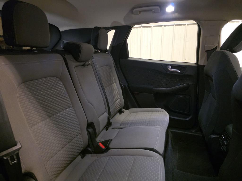 Used 2020 Ford Escape SE image 24