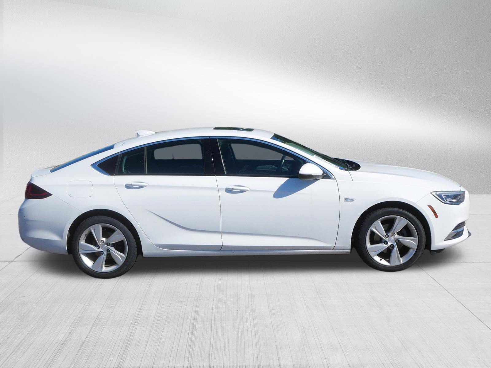 Used 2018 Buick Regal Preferred w/ Driver Confidence Package #1 FWD image 8