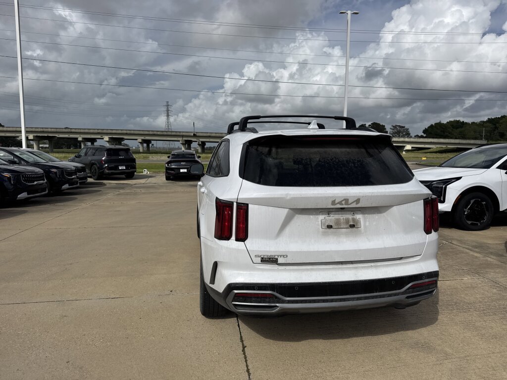 Used 2023 Kia Sorento SX image 16