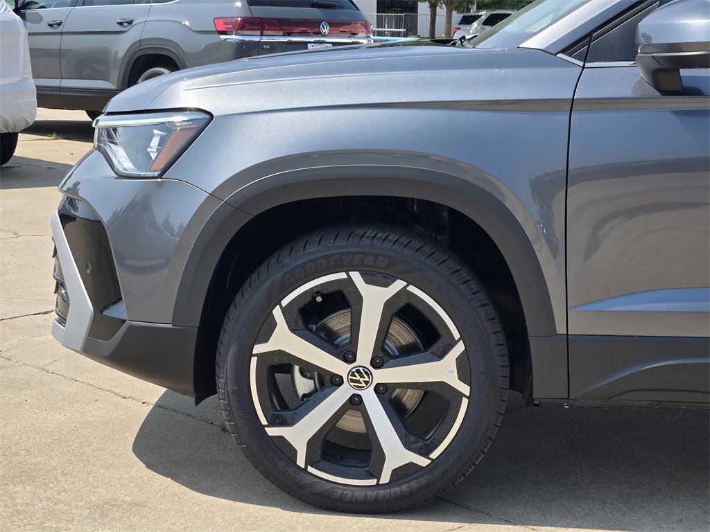 New 2025 Volkswagen Taos SEL image 5