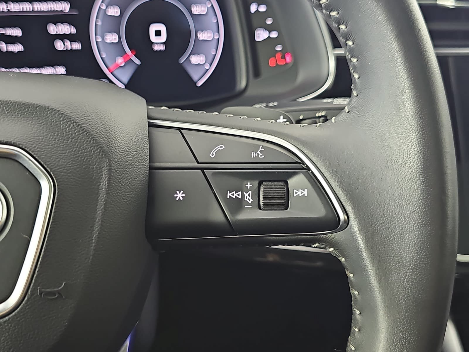Used 2019 Audi Q8 Premium Plus AWD/4WD image 18