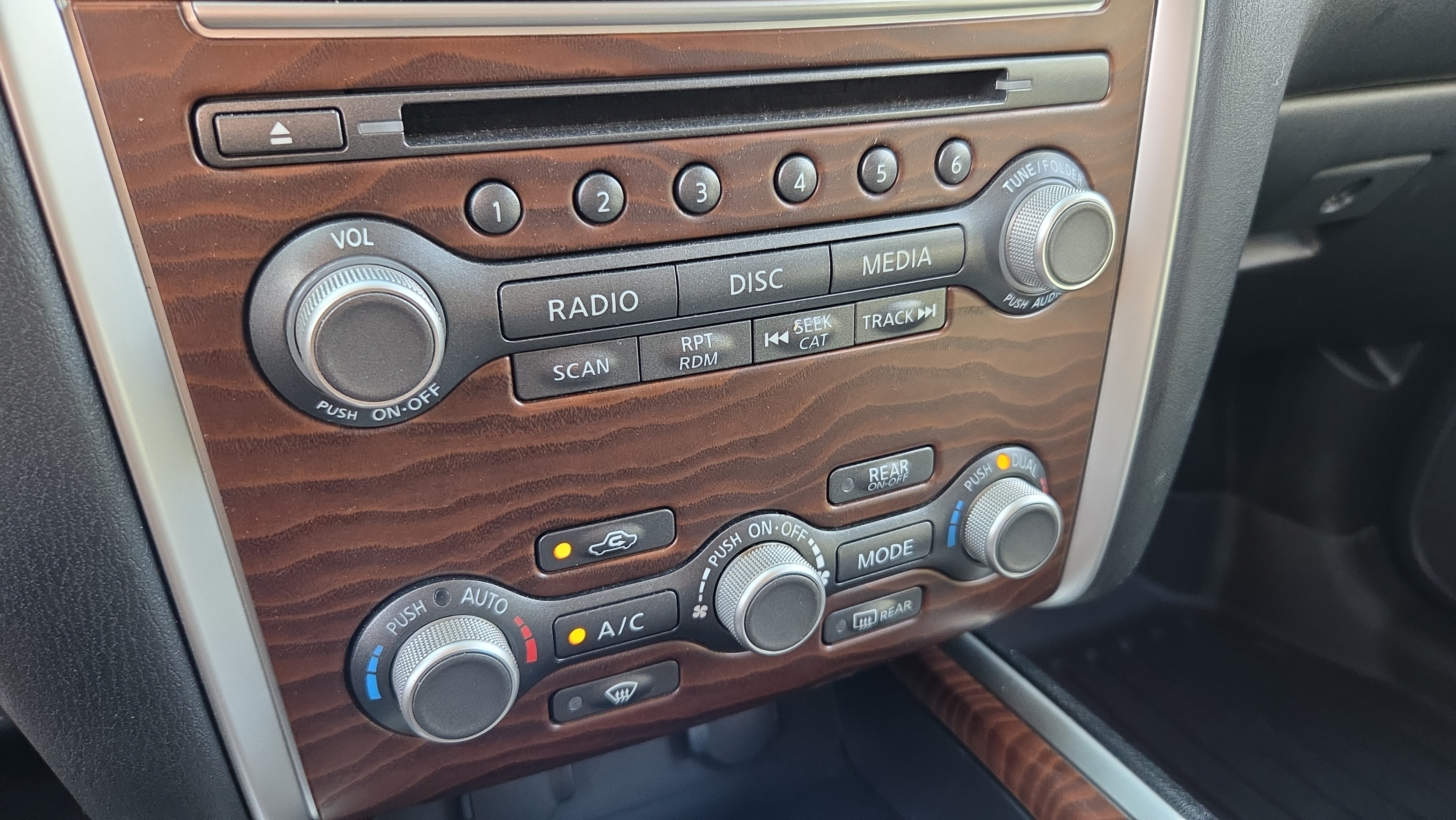 Used 2017 Nissan Pathfinder Platinum FWD image 21