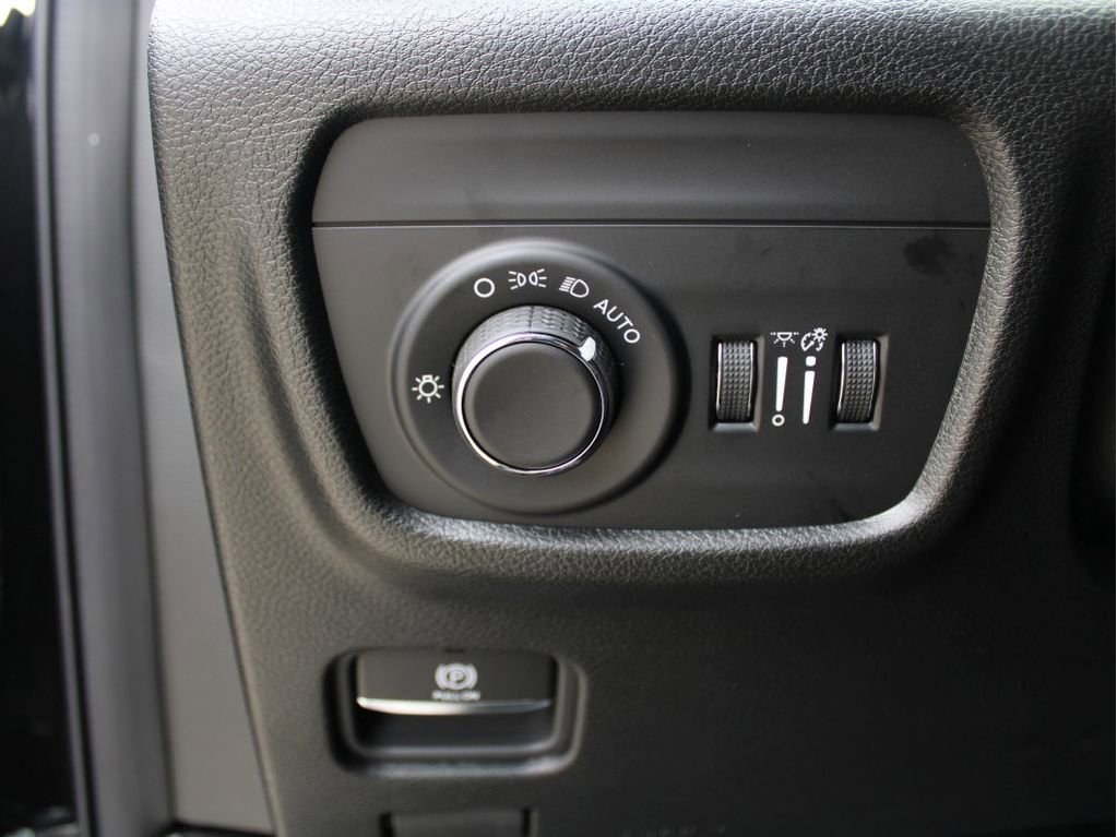 New 2025 Jeep Grand Cherokee Laredo X w/ Luxury Tech Group I image 13