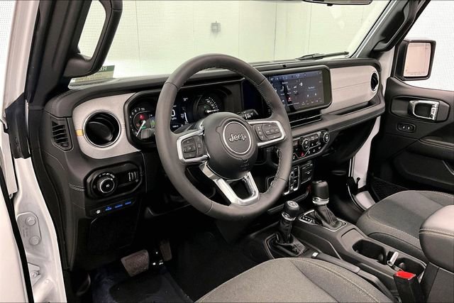 Used 2025 Jeep Wrangler Unlimited Sahara w/ Safety Group image 17